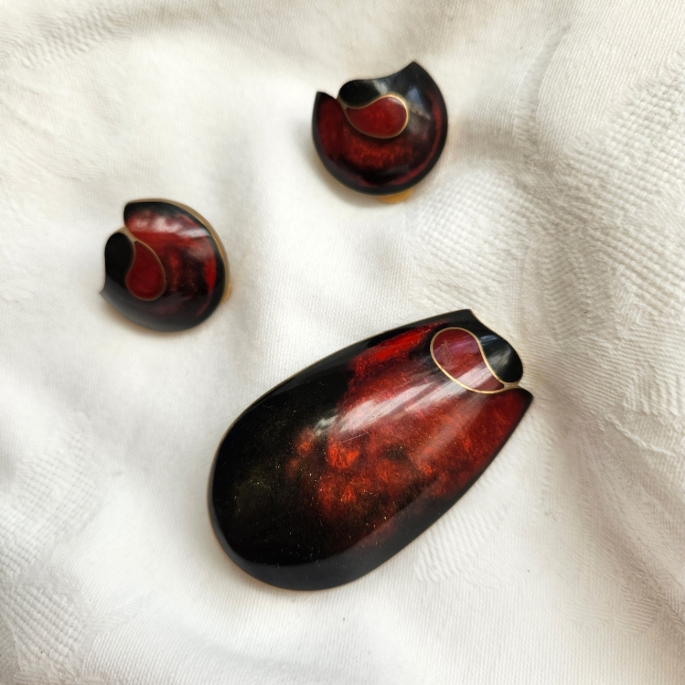 Vintage Epoxy and Metal Jewellery MET Earrings and Brooch